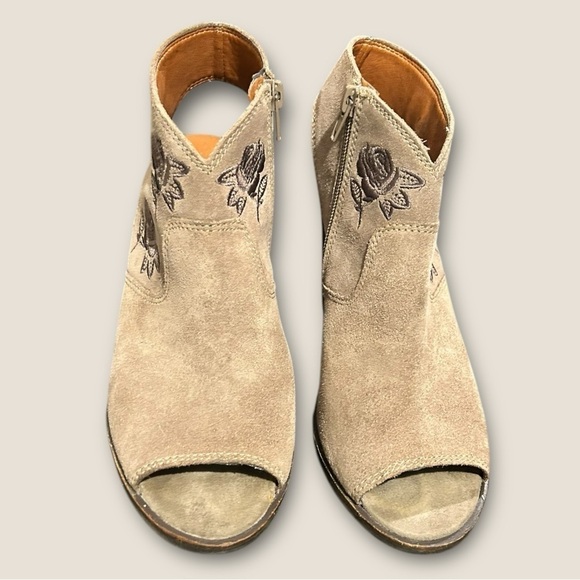 Lucky Brand Listana Heel Sandals Taupe Suede Peep Toe Block Slingback Size 7.5 - Picture 6 of 11